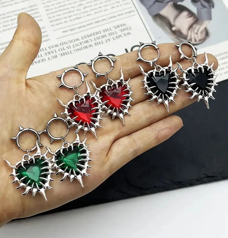 1 Pair Gothic Red Spiky Heart  - Women'S Fashion Edgy recensie en prijs