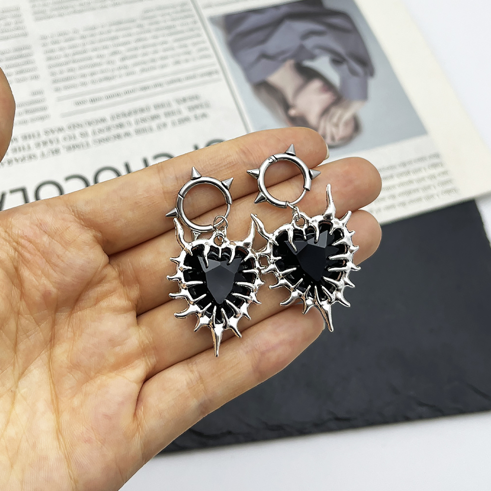 1 Pair Gothic Red Spiky Heart  - Women'S Fashion Edgy recensie en prijs