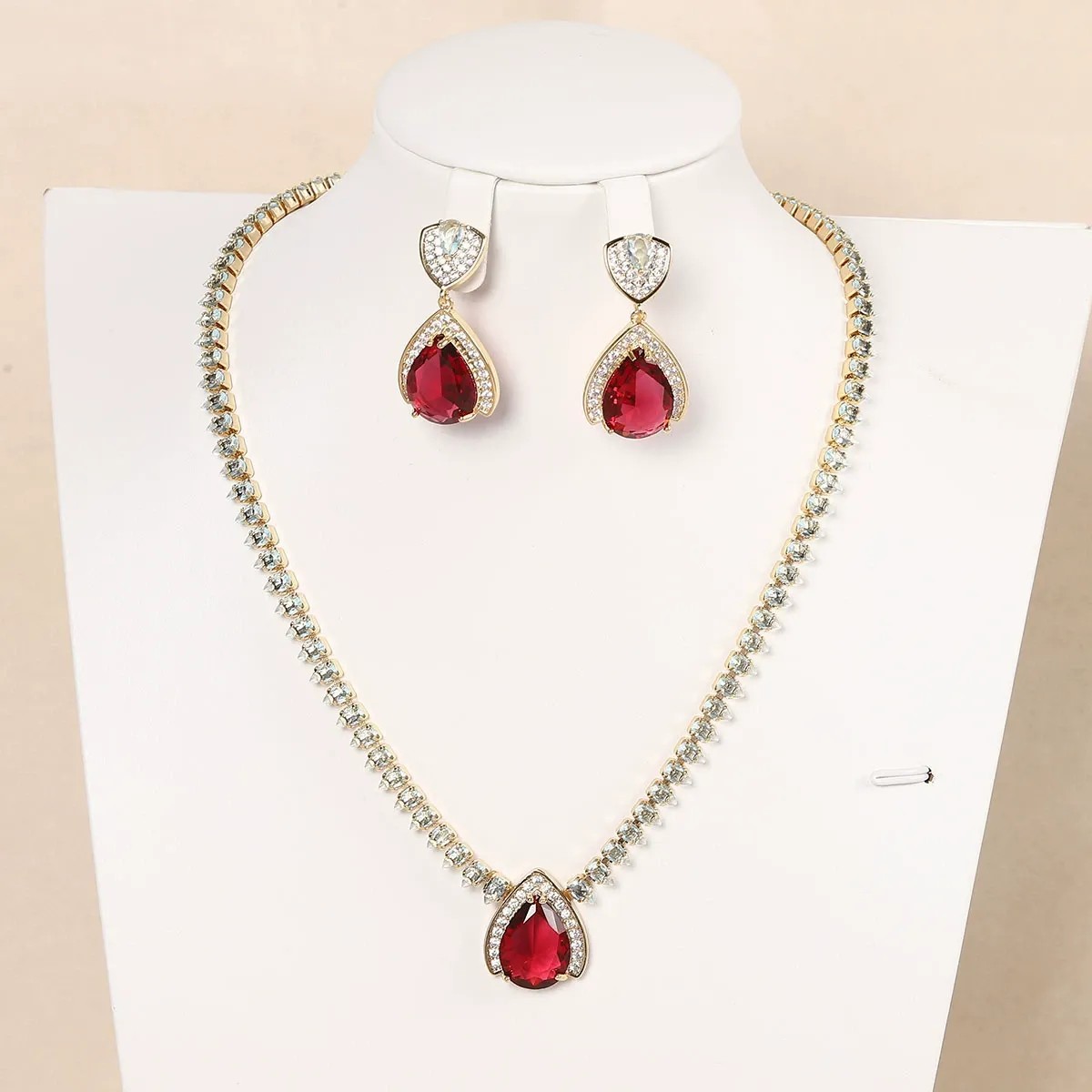 Red Zirconia Pendant Necklace  - Women Fashion Uae recensie en prijs