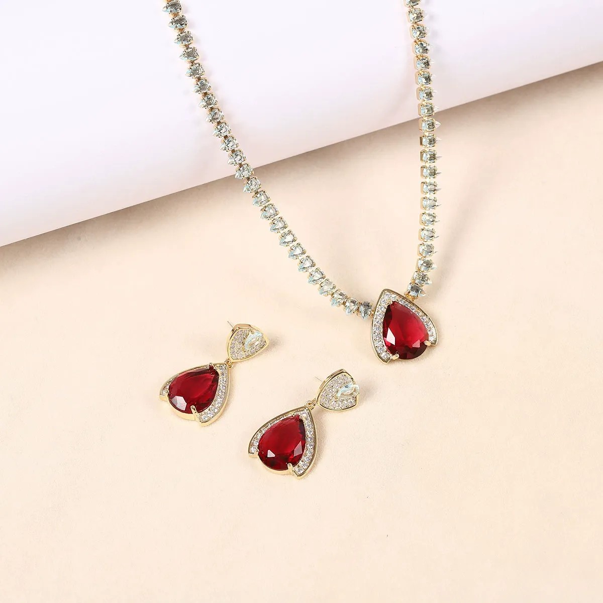 Red Zirconia Pendant Necklace  - Women Fashion Uae recensie en prijs