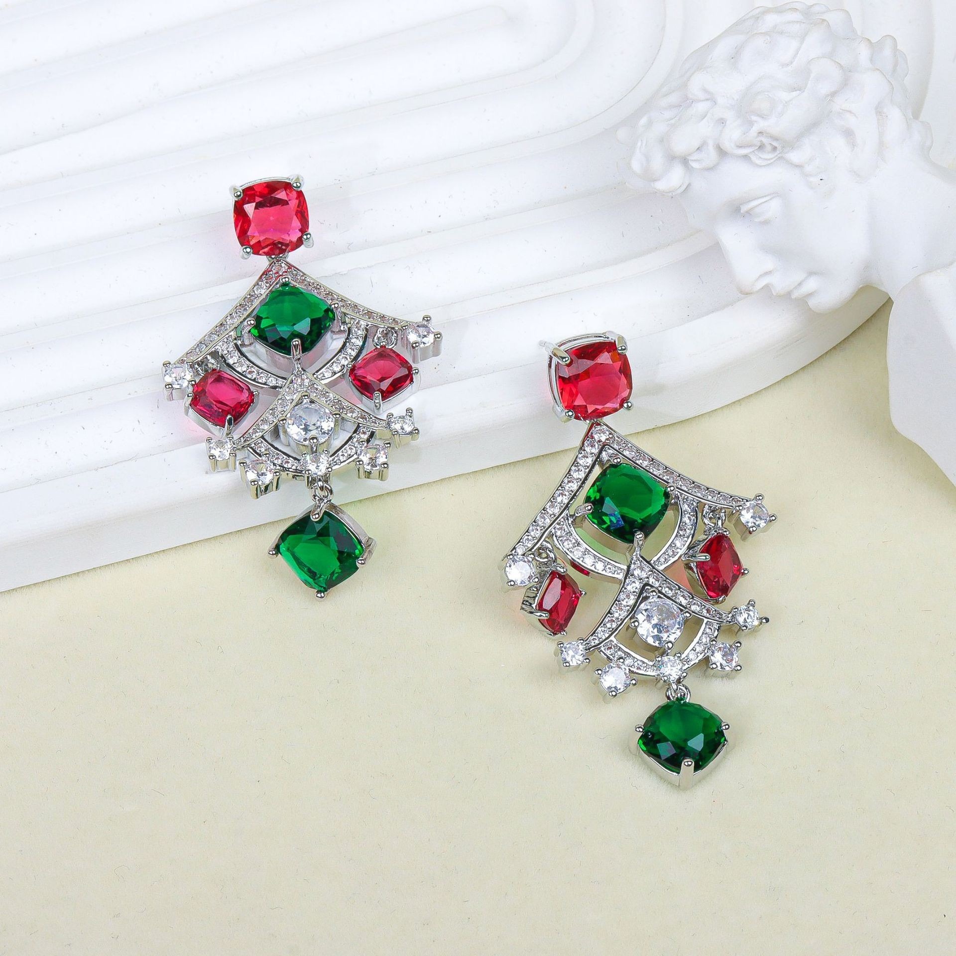 Luxury Women Zircoina Earrings - Women Fashion Uae recensie en prijs